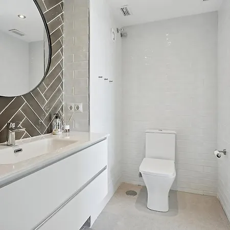 Sea View, Balconies, Pool, Walk To Puerto Banus Marbella