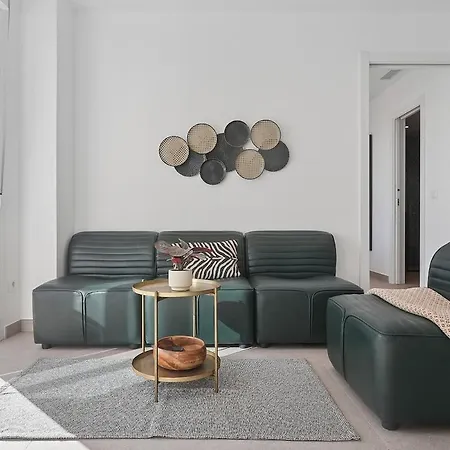 Sea View, Balconies, Pool, Walk To Puerto Banus Apartment *