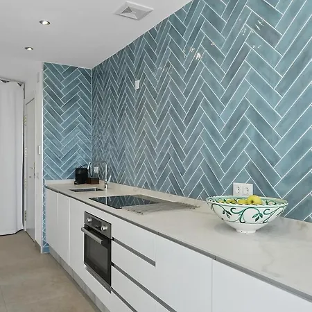 Sea View, Balconies, Pool, Walk To Puerto Banus Marbella