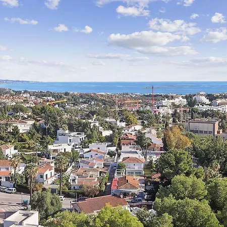 Sea View, Balconies, Pool, Walk To Puerto Banus