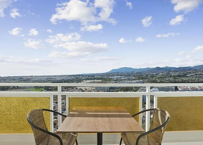 Sea View, Balconies, Pool, Walk To Puerto Banus * Marbella