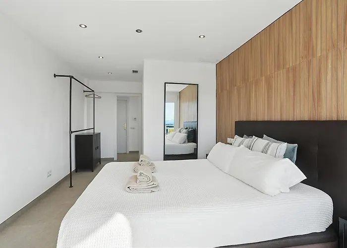 Sea View, Balconies, Pool, Walk To Puerto Banus Apartment Marbella