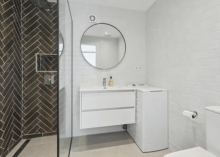 Apartment Sea View, Balconies, Pool, Walk To Puerto Banus