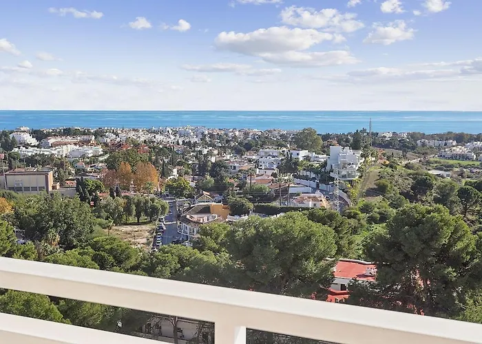 Sea View, Balconies, Pool, Walk To Puerto Banus *