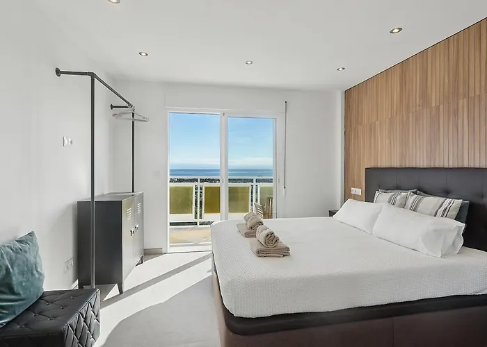 Sea View, Balconies, Pool, Walk To Puerto Banus