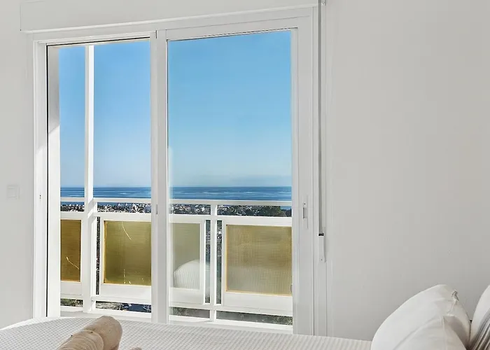 Apartment Sea View, Balconies, Pool, Walk To Puerto Banus Marbella