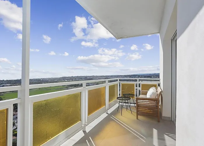 Sea View, Balconies, Pool, Walk To Puerto Banus Marbella