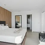 Sea View, Balconies, Pool, Walk To Puerto Banus *