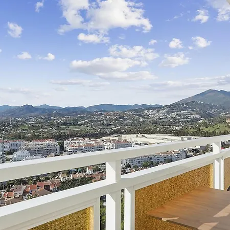Sea View, Balconies, Pool, Walk To Puerto Banus Marbella
