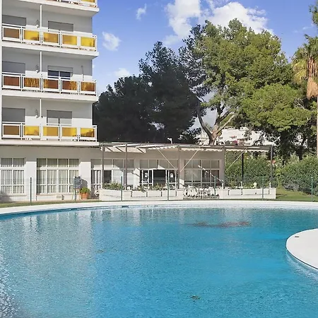 Sea View, Balconies, Pool, Walk To Puerto Banus