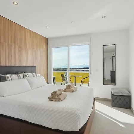 Sea View, Balconies, Pool, Walk To Puerto Banus شقة