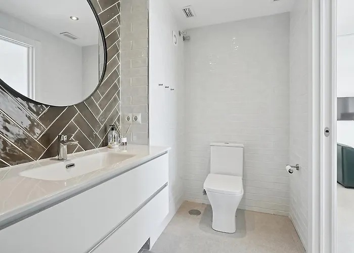 Sea View, Balconies, Pool, Walk To Puerto Banus Marbella