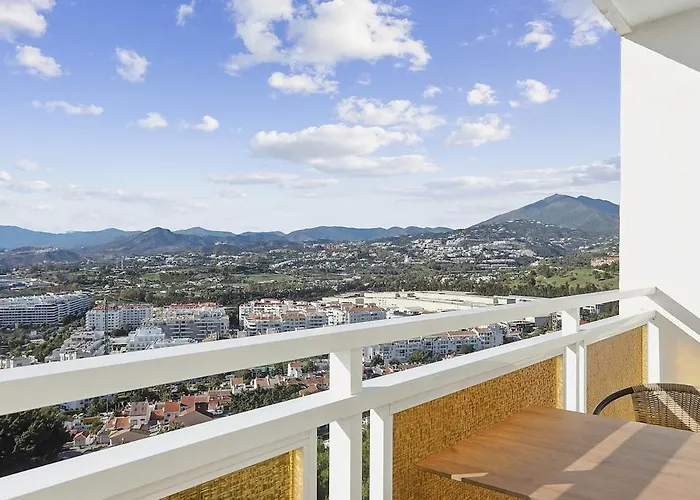 Sea View, Balconies, Pool, Walk To Puerto Banus Marbella