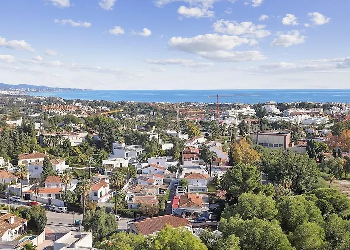 Sea View, Balconies, Pool, Walk To Puerto Banus