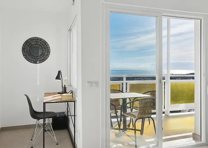 Sea View, Balconies, Pool, Walk To Puerto Banus * Marbella