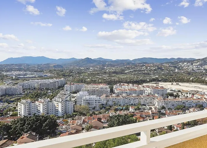 Sea View, Balconies, Pool, Walk To Puerto Banus *