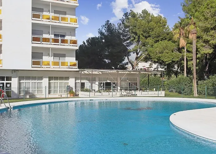 Sea View, Balconies, Pool, Walk To Puerto Banus