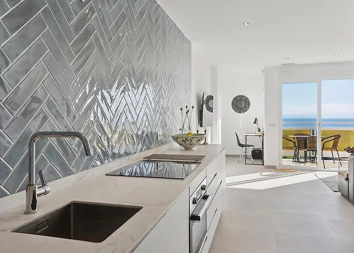 Sea View, Balconies, Pool, Walk To Puerto Banus * Marbella