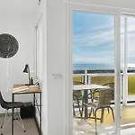 Sea View, Balconies, Pool, Walk To Puerto Banus * Марбелья