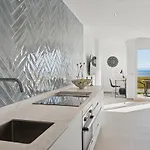 Sea View, Balconies, Pool, Walk To Puerto Banus * Марбелья