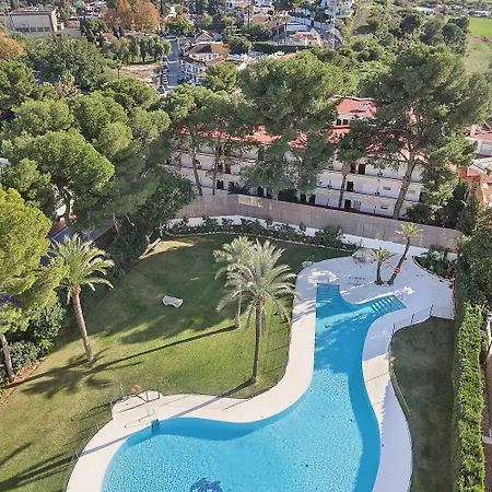 Sea View, Balconies, Pool, Walk To Puerto Banus