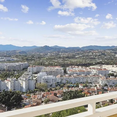 Sea View, Balconies, Pool, Walk To Puerto Banus *