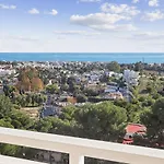 Sea View, Balconies, Pool, Walk To Puerto Banus *